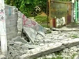 Во время землетрясения, произошедшего сегодня в Индонезии, погибли, по меньшей мере четыре человека