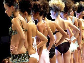 Перед 8 марта в Италии "за унижение женского достоинства" запрещена реклама новой коллекции D&G
