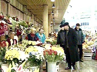 8 марта продавцы и перекупщики цветов зарабатывают миллиарды рублей