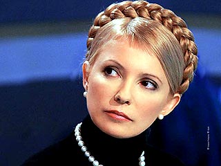 Соратники по партии поздравят Тимошенко с 8 марта, хотя считают его "днем проституток"
