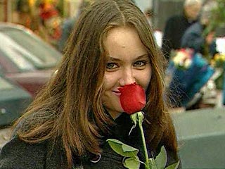 Большинство респонденток назвали среди самых желанных подарков цветы. Около 80% женщин отметили, что цветы получать приятно, причем нравятся дамам разные цветы - как годящиеся на любой праздник розы, так и "весенние" букеты