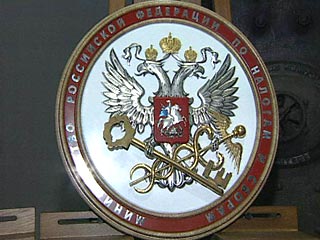 Федеральная налоговая служба 25 декабря 2006 года подала иск в Арбитражный суд Москвы, обвинив аудитора в том, что в официальном заключении для акционеров и в сообщении для руководства нефтяной компании содержались взаимоисключающие выводы