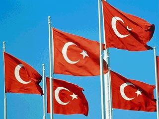 В Турции разразился скандал в связи с оглашением в прессе закрытого доклада Генерального штаба о лояльных и оппозиционно настроенных к армии местных СМИ. Часть последних рекомендуется "отлучить" от военных, лишив их аккредитации как "противников" армии