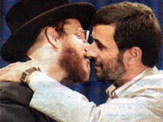 Венский раввин Моше Арье Фридман целуется с президентом Ирана Махмудом Ахмадинеджадом