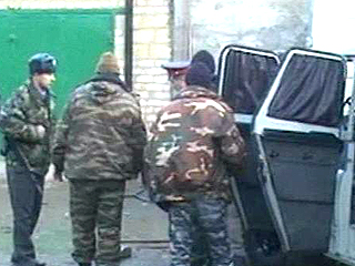 Дагестанские милиционеры в поисках напавших на них боевиков ранили мирную жительницу