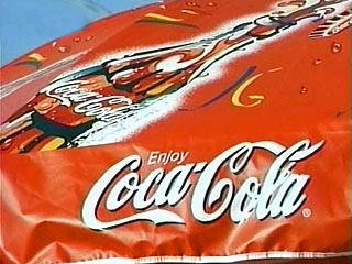 Боливия добивается признания коки торговой маркой, а компанию Coca-Cola считает нарушителем авторских прав. В запросе, направленном в боливийский парламент, крестьяне потребовали запретить компании Coca-Cola использование слова "кока"