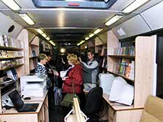 В первый рейс по Ленинградской области отправляется во вторник библиобус - передвижная библиотека на базе автобуса Mercedes