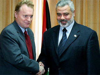 Израиль отменил все запланированные на вторник контакты с заместителем министра иностранных дел Норвегии Раймоном Йохансеном, который в понедельник встретился с палестинским премьер-министром Исмаилом Ханией