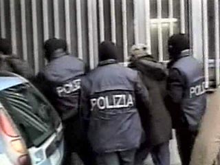 В Италии прошла новая спецоперация в рамках борьбы с мафией. Как стало известно во вторник, сотрудники правоохранительных органов задержали 200 членов неаполитанской мафии - "каморры"