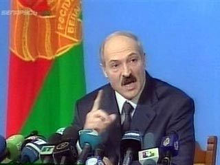 Президент Белоруссии Александр Лукашенко подписал указ "О некоторых вопросах регулирования земельных отношений", предполагающий, в частности, перевод земель под трубопроводами и ЛЭП в категорию промышленных