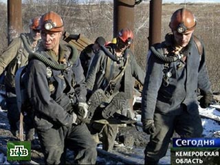 В шахте "Ульяновская", где произошла крупная авария, обнаружено тело еще одного погибшего горняка. Таким образом, число жертв взрыва на шахте составило 108 человек