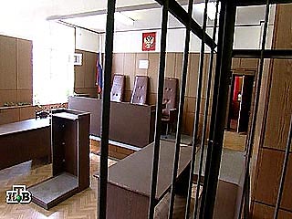 Перовский суд Москвы освободил одного из подсудимых по делу о незаконном обороте более восьми тонн медицинского эфира, передает "Интерфакс", ссылаясь на адвоката Евгения Черноусова