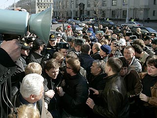 Оппозиция на митинге в Минске потребовала выпустить политзаключенных