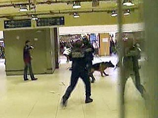Накануне на станции парижского метро, обслуживающей Северный вокзал, несколько часов продолжалось серьезное столкновение молодежи с полицией, в результате которого были задержаны девять человек
