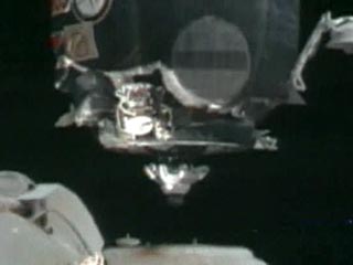 Космический корабль "Союз ТМА-9", управляемый российским космонавтом Михаилом Тюриным, успешно пристыковался к модулю "Звезда" Международной космической станции (МКС) на три минуты раньше запланированного времени - в 2:55 по московскому времени