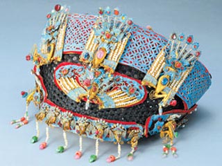 В Кремле открылась выставка "Сокровища Запретного города из собрания китайских императоров", на которой представлено 70 бесценных экспонатов из сокровищницы маньчжурской династии Цин