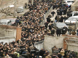 Останки пеpвого пpезидента Гpузии Звиада Гамсахурдиа сегодня доставлены из Тбилиси в Собоp Светицховели в городе Мцхета