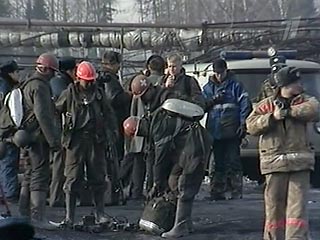 Воду из "Ульяновской", где остались два шахтера, откачают не ранее, чем через двое суток