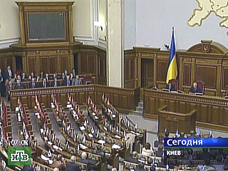 Верховная Рада и правительство Украины отказались подчиниться решению Ющенко о роспуске парламента