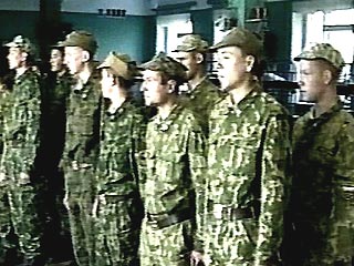 Сокращение службы в Российской армии, первый этап которого вступил в силу 1 апреля 2007 года, подается на официальном уровне как прорыв в проведении военной реформы