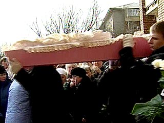 В Красноярске похоронили зверски убитую 5-летнюю Полину Малькову