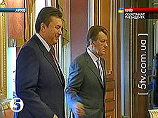 Президент Украины Виктор Ющенко встретился с премьер-министром Виктором Януковичем. Главный вопрос, который обсуждался во время встречи &#8211; обеспечение неуклонного выполнения указа о досрочных выборах парламента