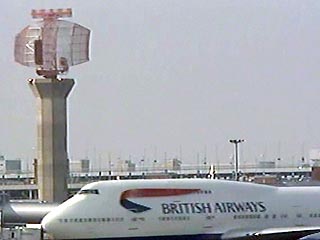 Самолет с 15 освобожденными в среду властями Ирана британскими моряками приземлился в лондонском аэропорту Heathrow