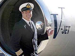 Личный Boeing 707 голливудского актера Джона Траволты в понедельник вечером совершил вынужденную посадку в аэропорту города Шеннон в Ирландии из-за технических неполадок. 