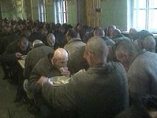 В России продолжает стремительно расти число заключенных.