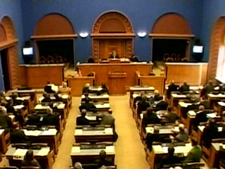В парламенте Эстонии приведено к присяге новое правительство страны. По конституции, после этой церемонии новый состав считается официально приступившим к работе