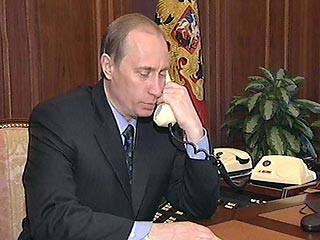 Президент России Владимир Путин провел в пятницу телефонный разговор с президентом Украины Виктором Ющенко. Темой беседы был политический кризис на Украине