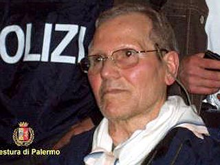 Итальянский кассационный суд отказался изменить приговор "крестному отцу" сицилийской мафии Бернардо Провенцано, осужденному на 12 пожизненных заключений.