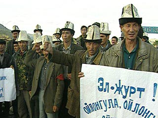 Четвертый день продолжается в Бишкеке массовая политическая акция в поддержку оппозиции 