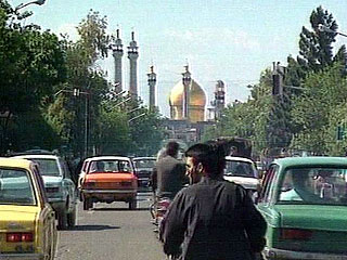 Иракские власти ввели запрет на использование автотранспорта в Багдаде в течение понедельника - дня четвертой годовщины взятия иракской столицы войсками антисаддамовской коалиции в 2003 году