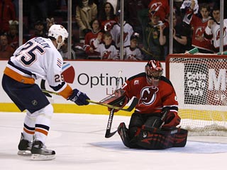 Виктор Козлов вывел "Нью-Йорк Айлендерс" в плей-офф НХЛ