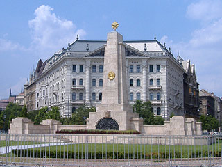 В Венгрии набирает силу кампания за перенос из центра Будапешта памятника советским солдатам, павшим в боях во время Второй мировой войны