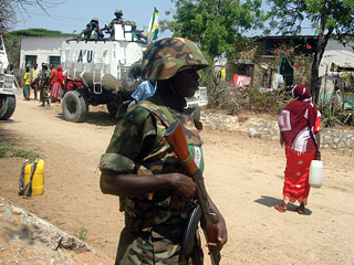 В городе Могадишо, столице Сомали, за несколько дней боестолкновений погибли более тысячи человек, более четырех тысяч ранены