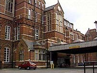 Вспышка вируса произошла в Королевской больнице графства Хэмпшир в Винчестере, где его симптомы обнаружены у 60 пациентов в восьми отделениях