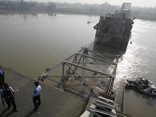 В Багдаде взорван мост через реку Тигр: 8 погибших, 20 раненых