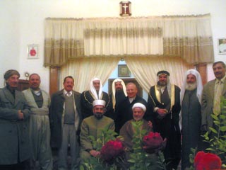 Имамы присутствовали на Пасхальной мессе в кафедральном храме Киркука, на севере Ирака, которую возглавил халдейский архиепископ Луис Сако