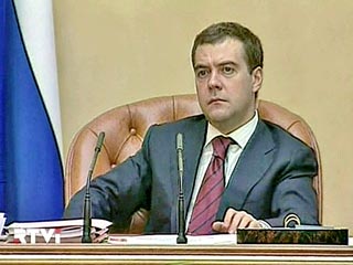 Первый вице-премьер РФ Дмитрий Медведев призывает россиян пересмотреть отношение к сиротам и усыновлять детей из детских домов.