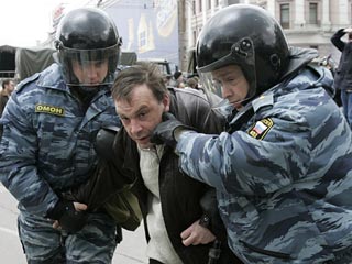Пресс-служба ликвидированной Национал-большевистской партии сообщает, что один из их активистов был избит в субботу на Пушкинской площади и находится в Боткинской больнице