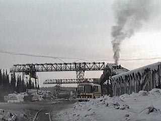 Первый взрыв на шахте "Ульяновская" произошел от искры оголенного провода, сообщил председатель правительственной комиссии Ростехнадзора по расследованию аварии, унесшей жизни более 100 человек