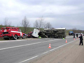 В Хмельницкой области Украины пассажирский микроавтобус столкнулся с грузовиком, погибли 12 человек