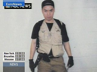 Телекомпания NBC опубликовала фотографии южнокорейского студента Чо Сон Хи, которые он отправил на телевидение незадолго до расстрела в Политехническом университете штата Виргиния