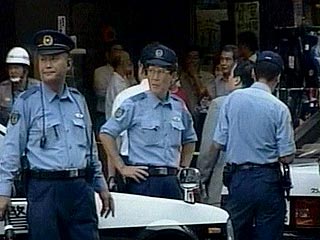В Японии неизвестный забаррикадировался в квартире и открыл стрельбу по полиции 