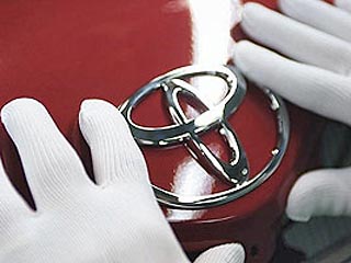 Японский производитель автомобилей компания Toyota во вторник объявила о том, что впервые обошла своего главного конкурента - американский концерн General Motors по мировым продажам за квартальный период