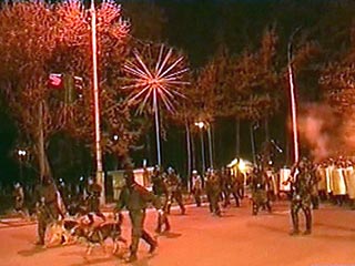 "С 19 апреля, когда в центре Бишкека был разогнан митинг оппозиции, в республике наблюдается отход от демократии и защиты прав человека", - считает Акун