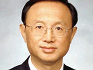 . Глава МИД КНР Ли Чжаосин, занимавший эту должность с 2003 года, отправлен в отставку, на его место назначен бывший посол КНР в США Ян Цзечи