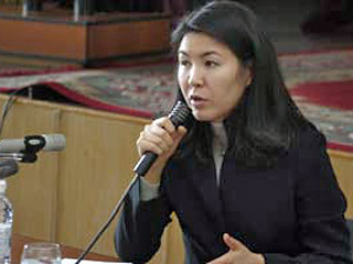 Дочь бывшего президента Киргизии Бермет Акаева находится на допросе в Кеминском районном отделе внутренних дел